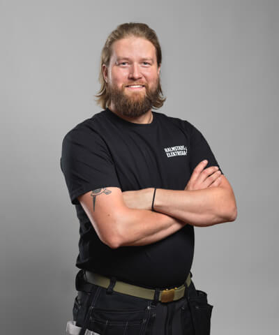 Erik på Halmstads Elektriska en del av Elkedjan